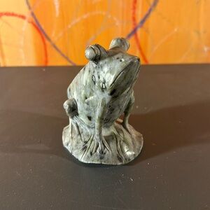 Green Serpentine Carved Stone Frog Figurine Googly Eyed Toad Polished Carving 4"